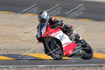 media/Oct-08-2022-SoCal Trackdays (Sat) [[1fc3beec89]]/Turn 10 (945am)/